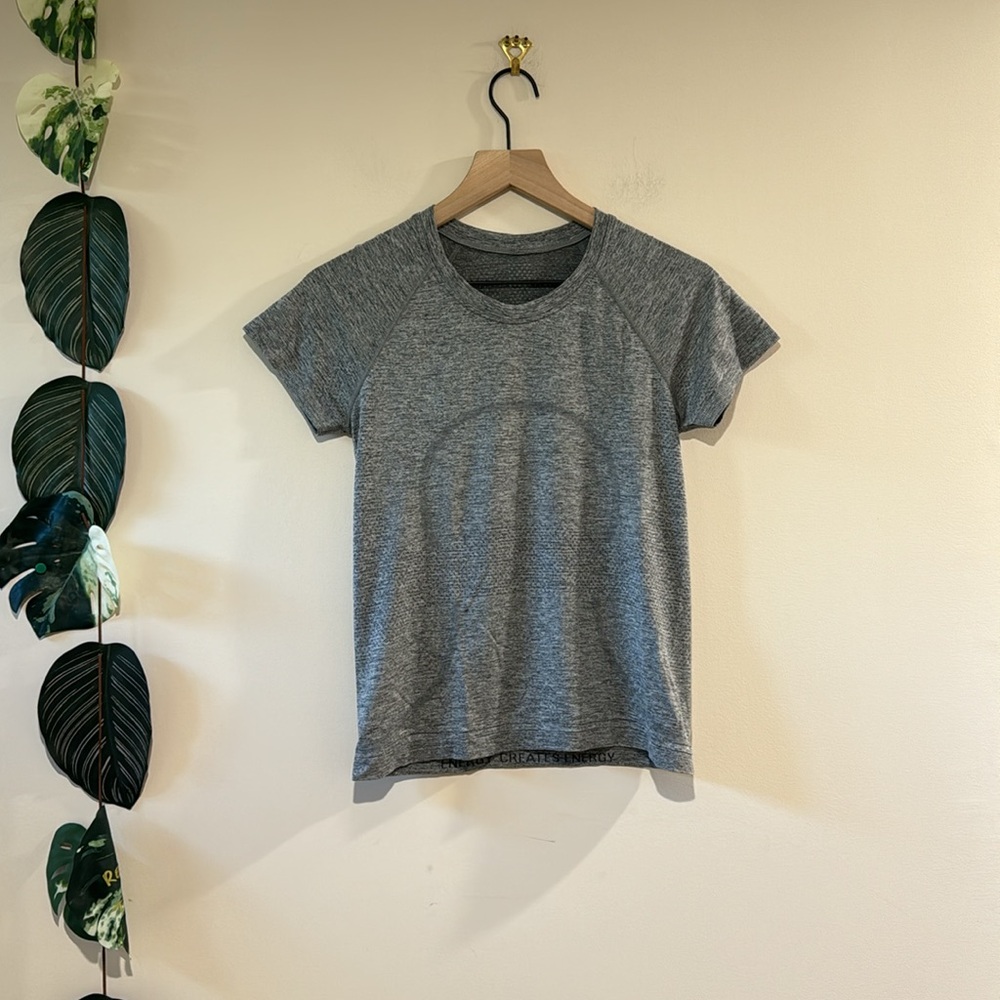 Lululemon Gray Swiftly Tee Size 6 -‎ Short Sleeve 2.0